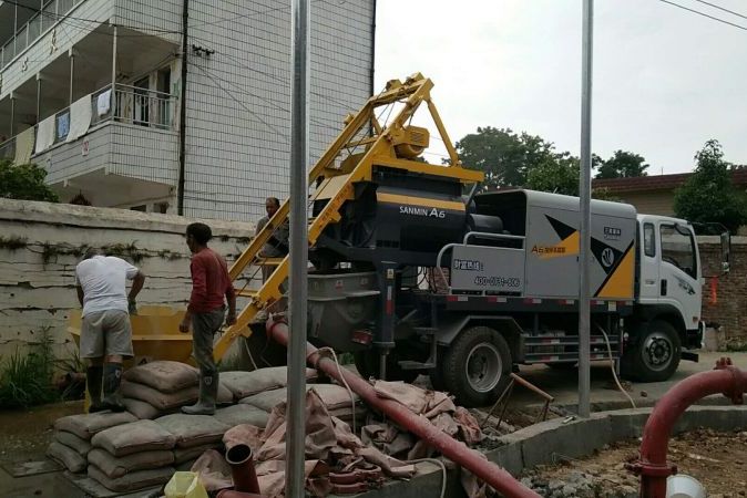 攪拌車載泵是塔莊鎮(zhèn)災(zāi)后重建的一縷春風